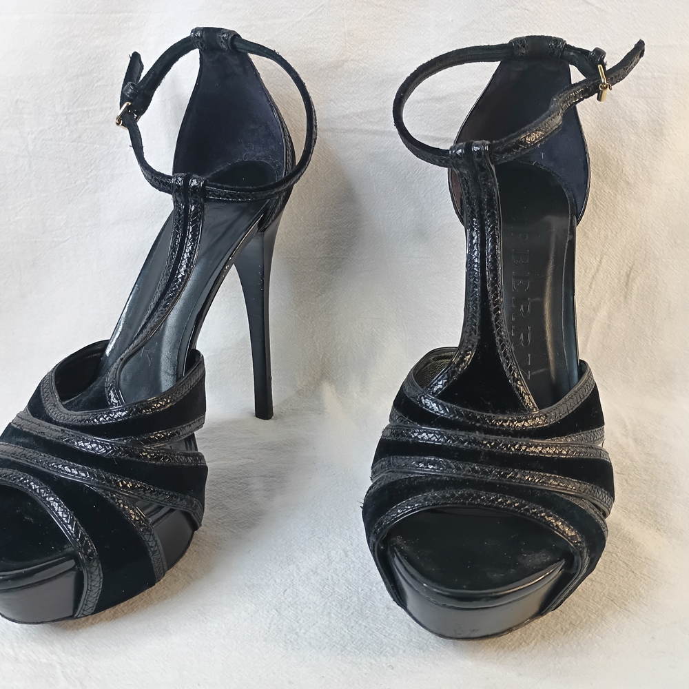 Burberry Elegant Black High Heels - Picture 4 of 13